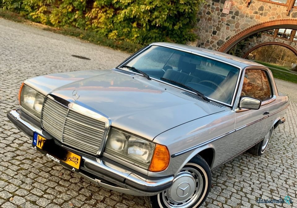 1977' Mercedes-Benz W123 photo #3
