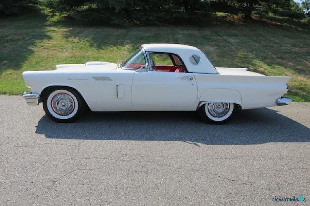 1957' Ford Thunderbird photo #3