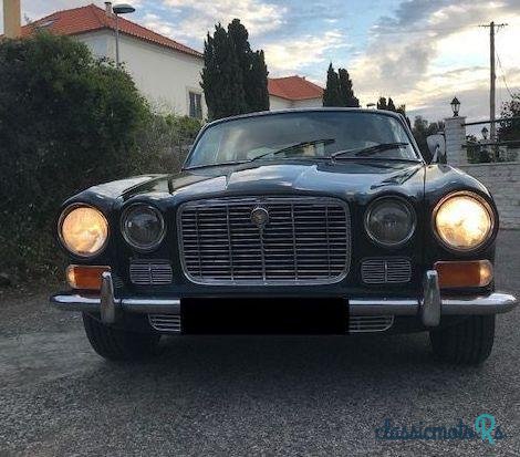 1975' Jaguar XJ6 photo #3