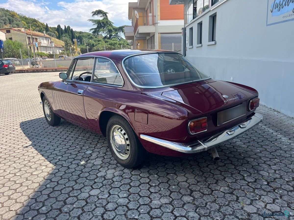 1972' Alfa Romeo GT photo #4