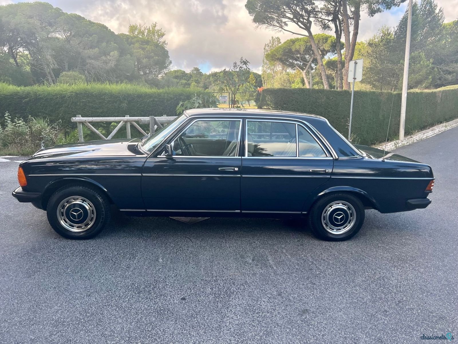 1979' Mercedes-Benz 240 photo #2