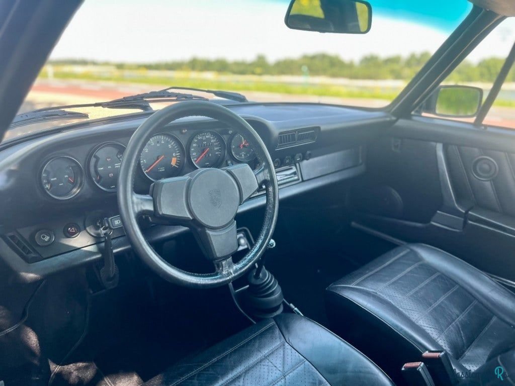 1982' Porsche 911 3.0 Sc Targa photo #4
