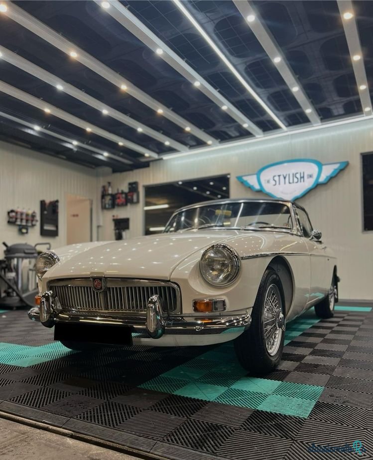 1965' MG MGB photo #2