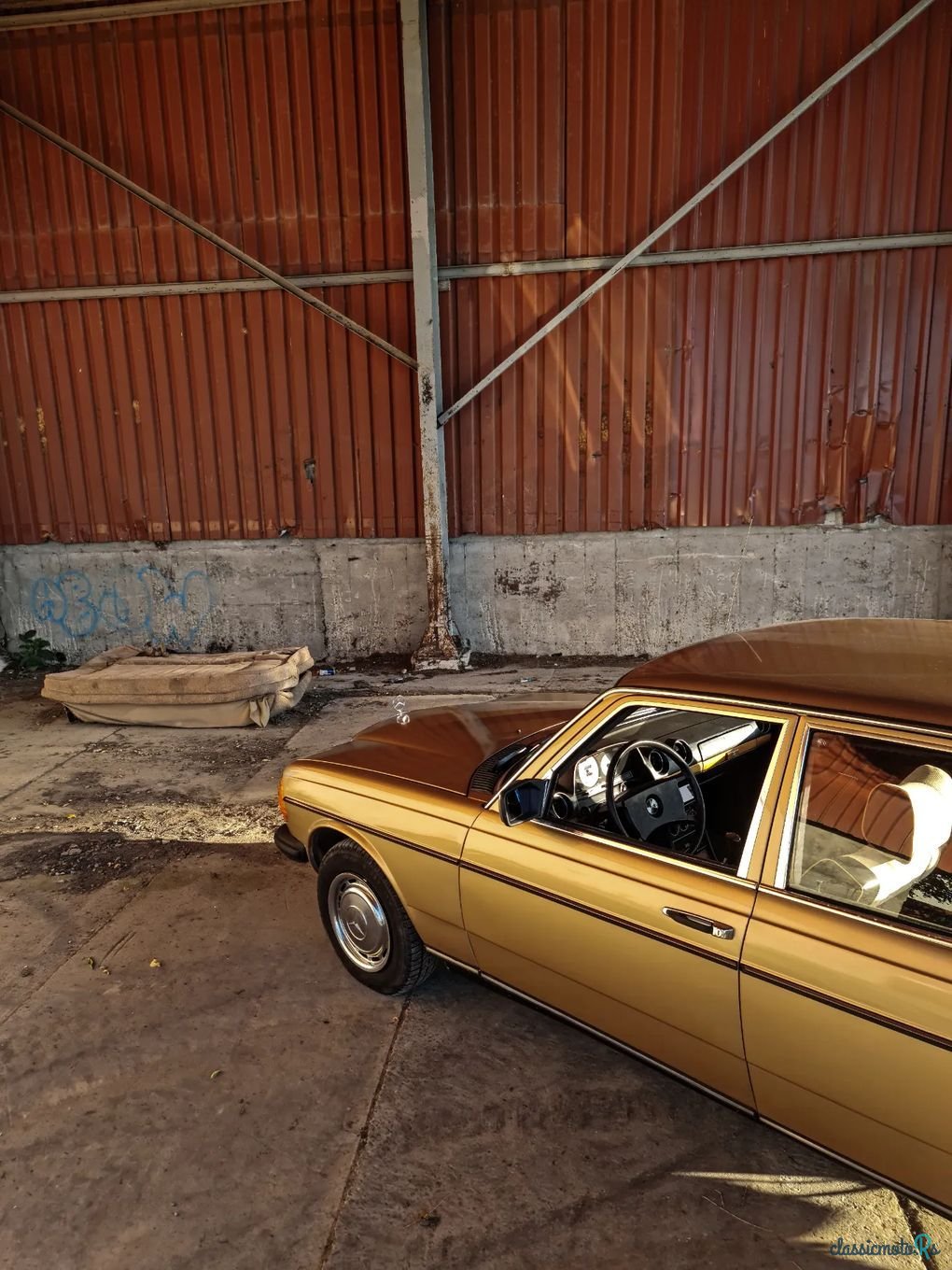 1977' Mercedes-Benz W123 photo #3