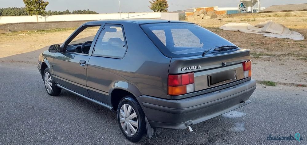 1989' Renault 19 1.2 Rt photo #3