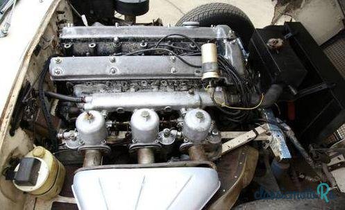 1966' Jaguar E Type Roadster photo #2