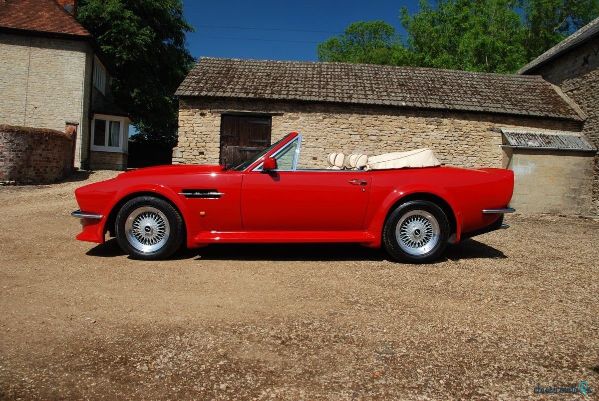 1988' Aston Martin V8 Vantage photo #2