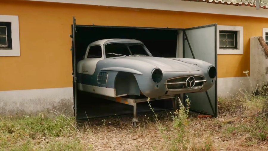Este Mercedes-Benz 300 SL estava esquecido às portas de Lisboa