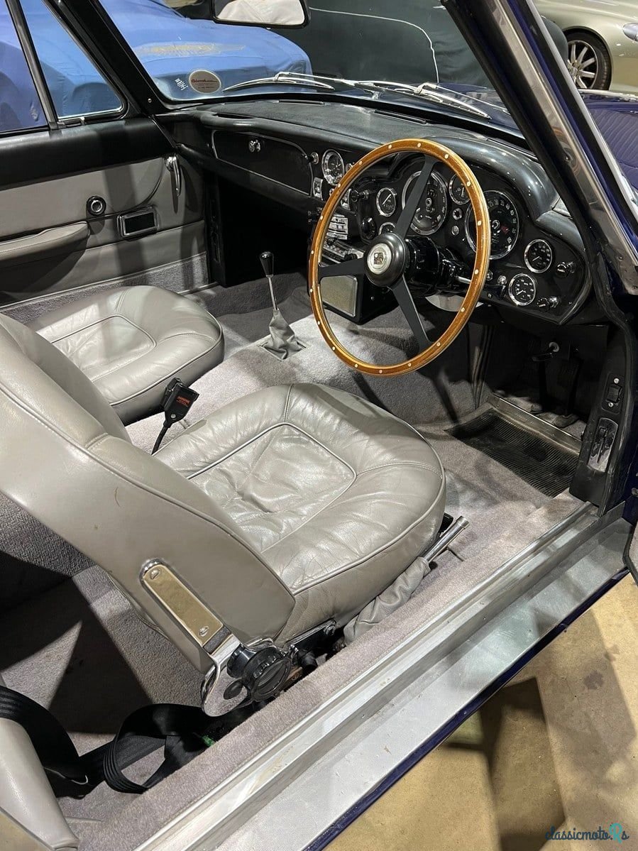 1967' Aston Martin DB6 photo #2