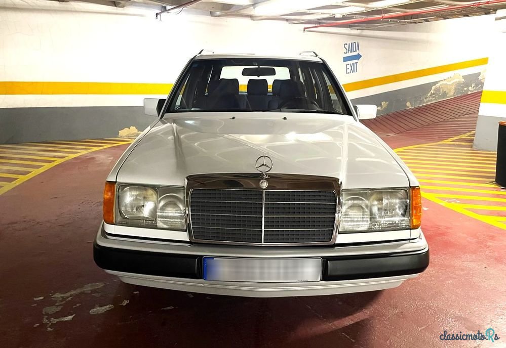 1990' Mercedes-Benz 230 photo #2