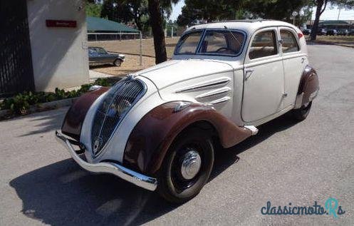 1937' Peugeot 302 photo #2