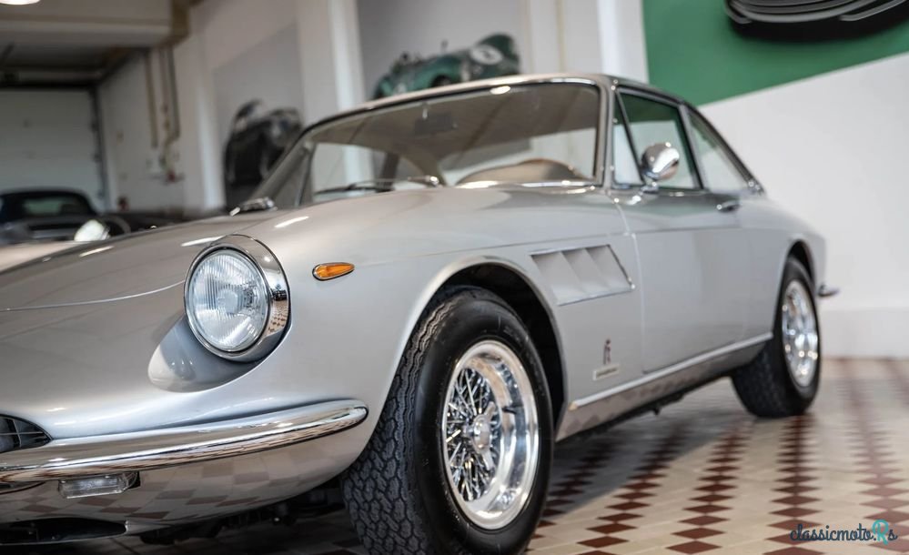 1966' Ferrari 330 photo #5