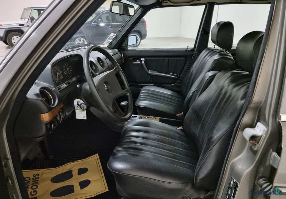 1982' Mercedes-Benz 300 D Turbo photo #6