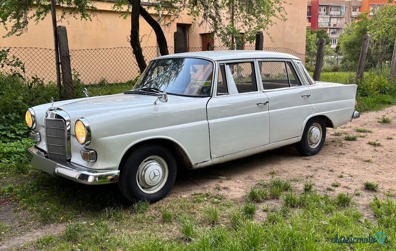 1967' Mercedes-Benz 200D photo #1