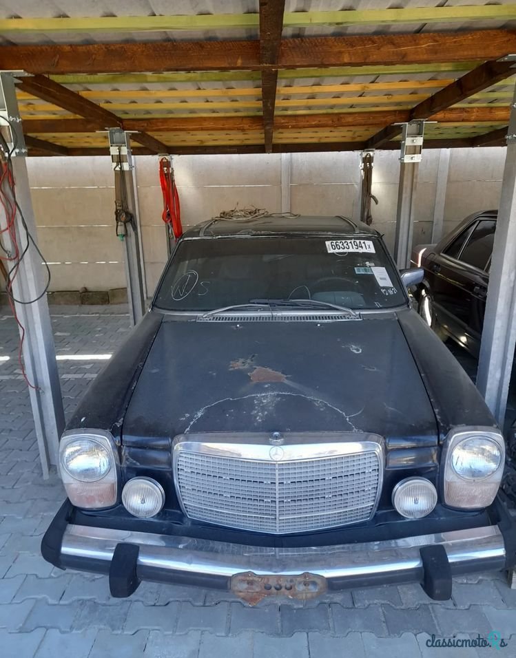 1975' Mercedes-Benz W114 photo #2