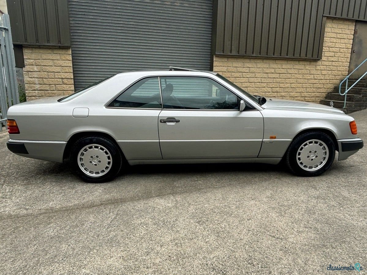 1990' Mercedes-Benz 230 photo #6