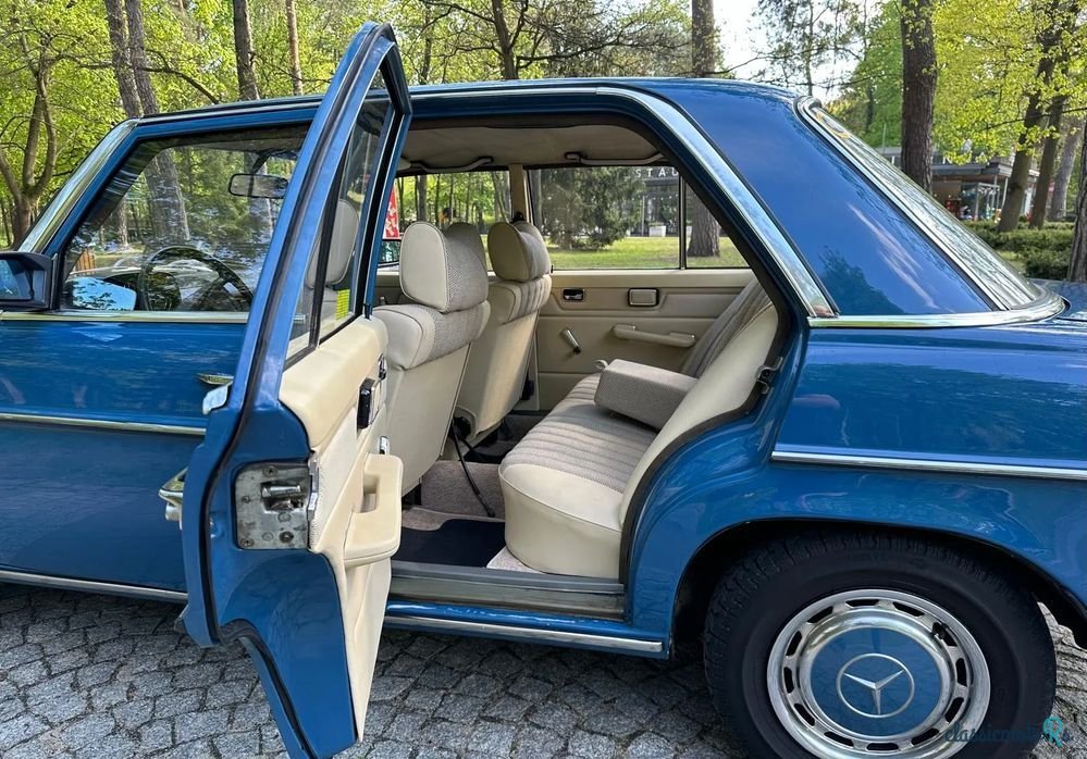 1975' Mercedes-Benz 240D photo #5