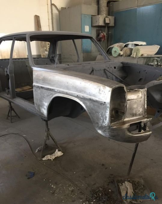 1977' Mercedes-Benz 240 photo #4