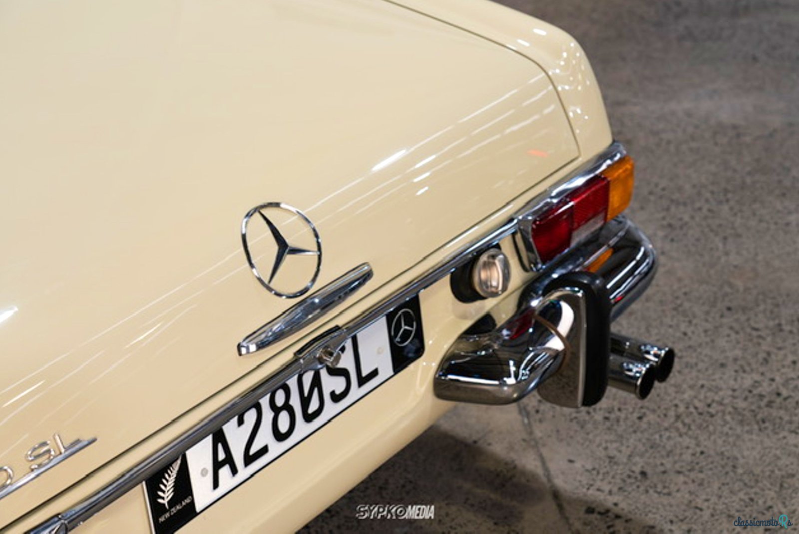 1969' Mercedes-Benz 280 photo #2