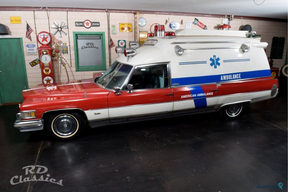 1975' Cadillac Fleetwood photo #2