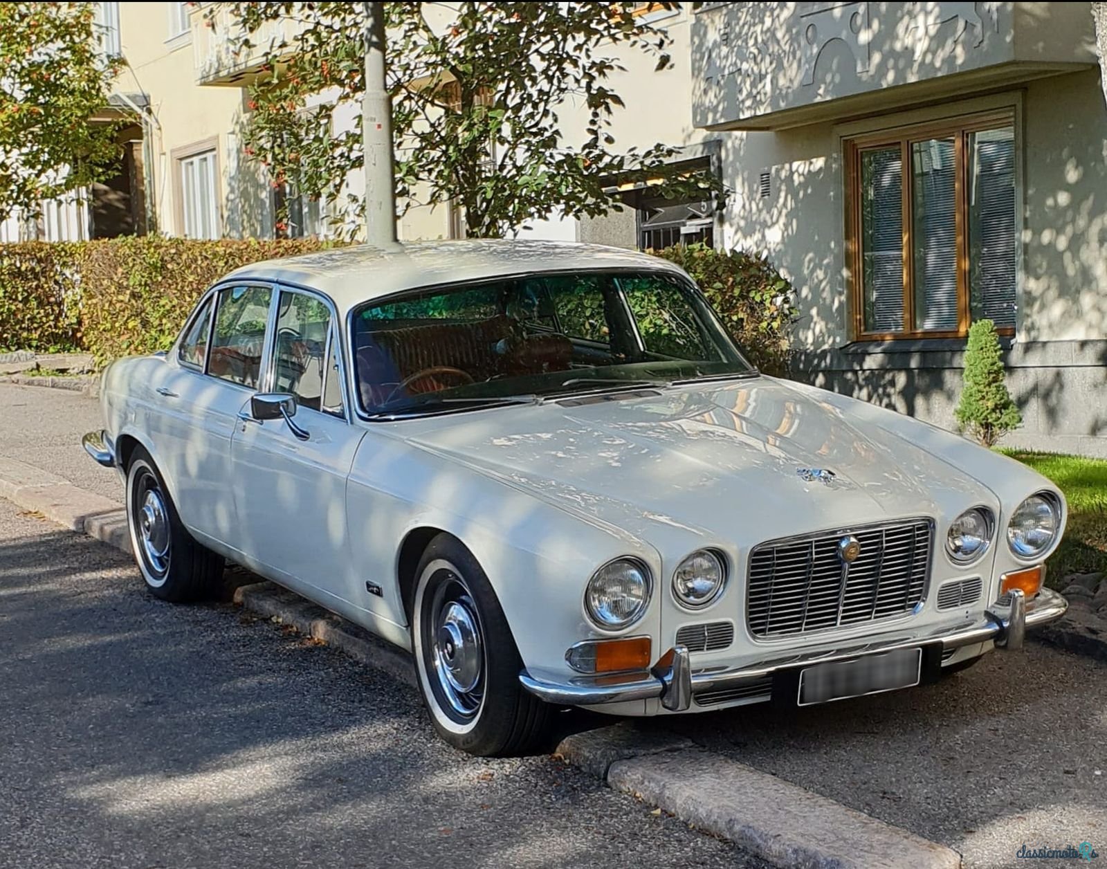 1972' Jaguar XJ6 photo #1