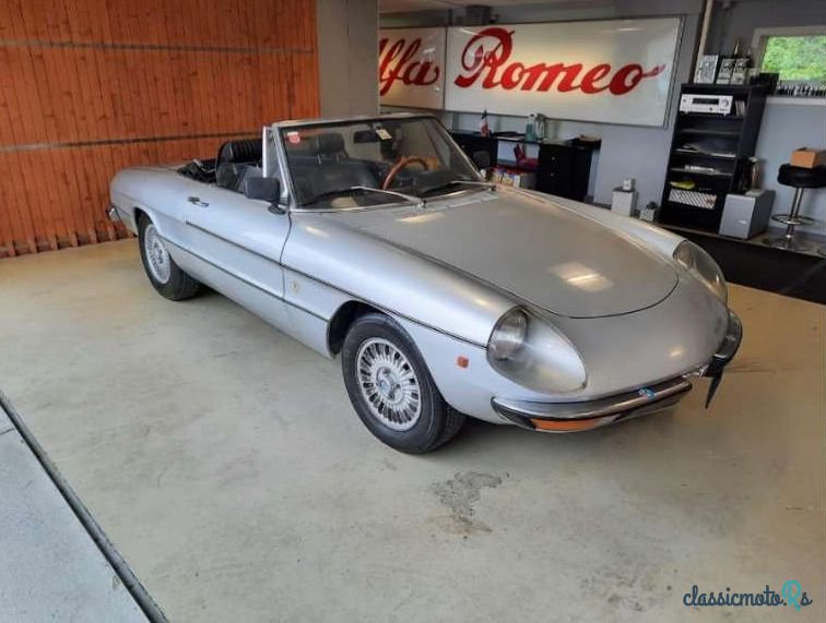 1974' Alfa Romeo Spider photo #1