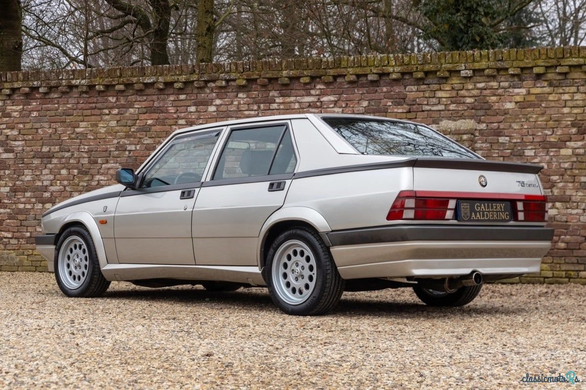 1988' Alfa Romeo 75 photo #2