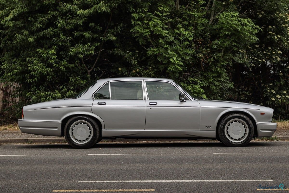 1984' Daimler Double Six photo #3