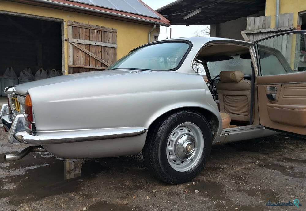 1975' Jaguar XJ photo #3