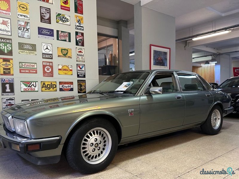 1990' Jaguar XJ photo #2