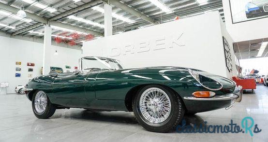 1968' Jaguar E Type 4.2 photo #2