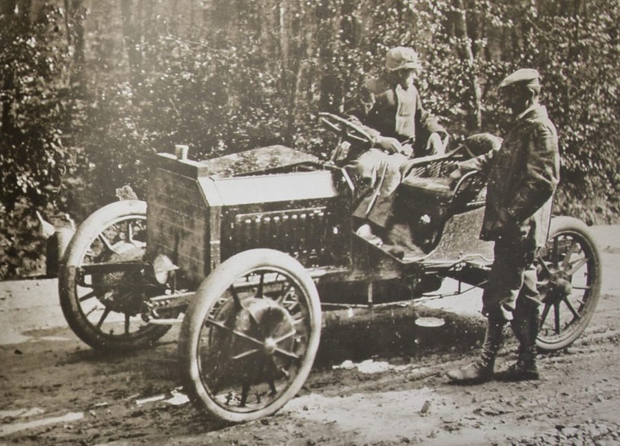 Когда появился самый первый гибридный автомобиль
