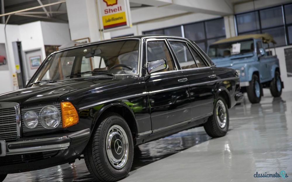 1980' Mercedes-Benz 240 photo #6