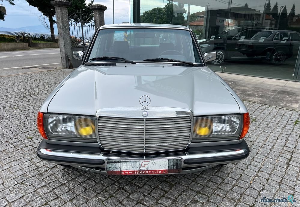 1985' Mercedes-Benz 230 photo #2
