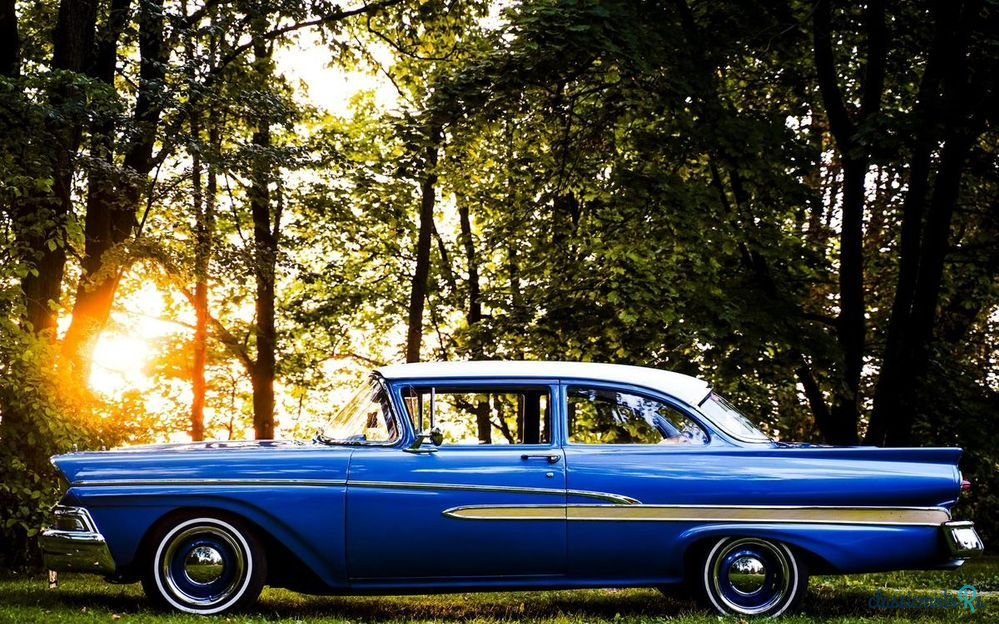 1958' Ford Custom Tudoor Sedan photo #2