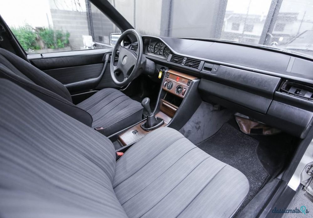 1986' Mercedes-Benz 250 photo #6