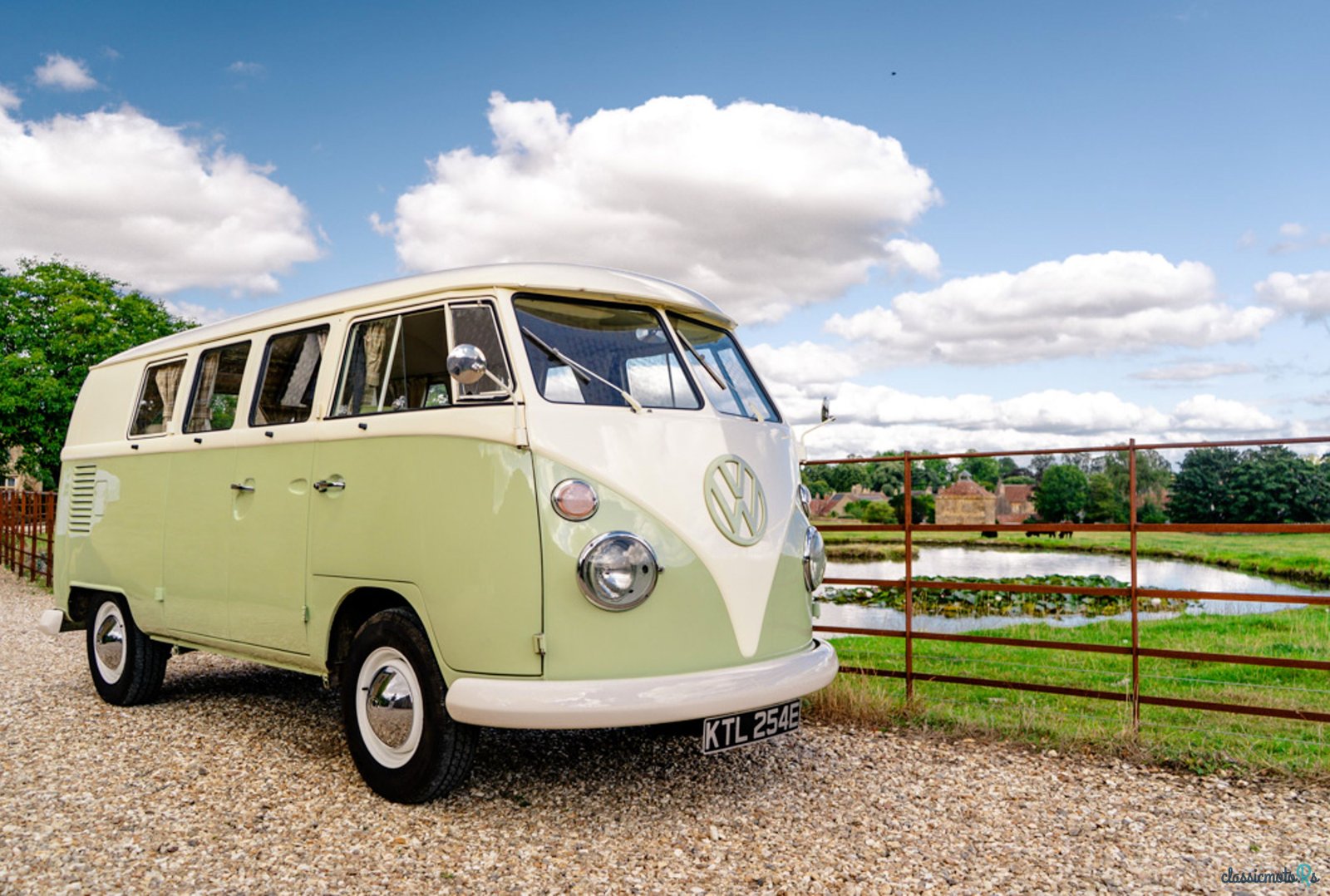 1967' Volkswagen T2 Camper photo #1