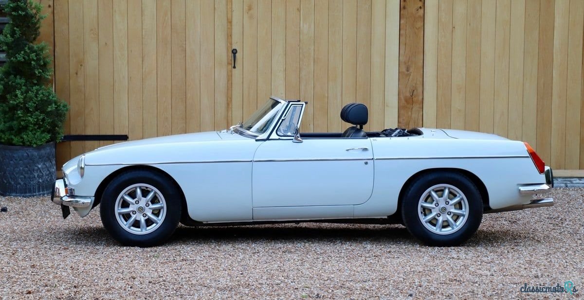1970' MG MGB photo #3