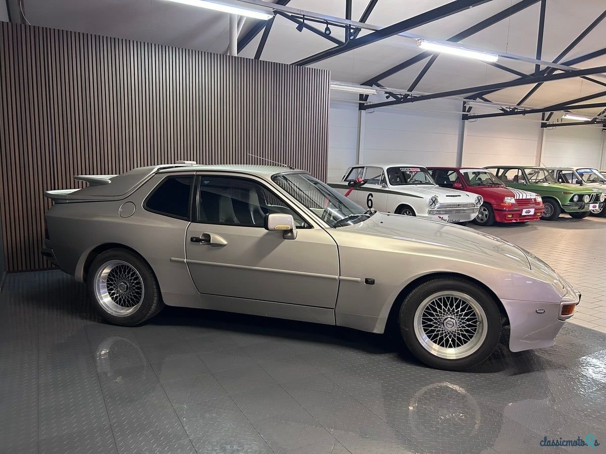 1984' Porsche 944 photo #3