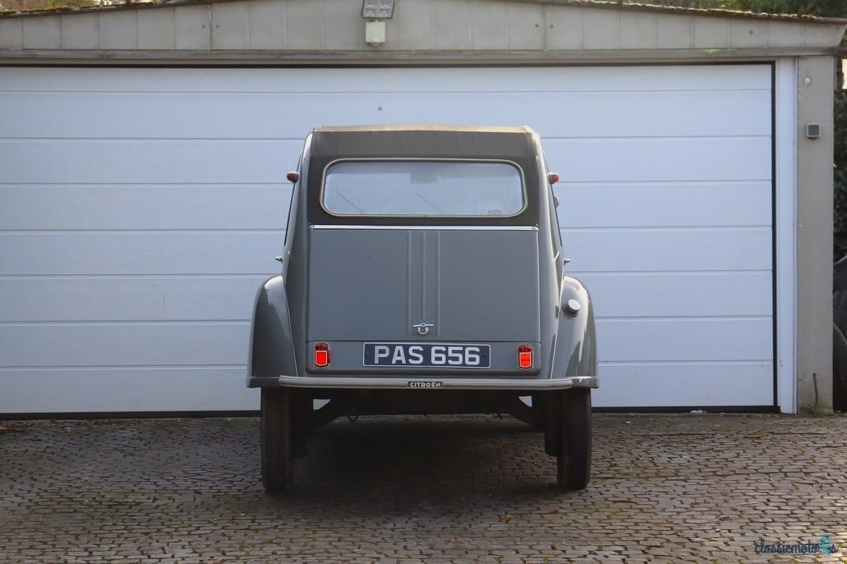 1958' Citroen 2CV photo #4