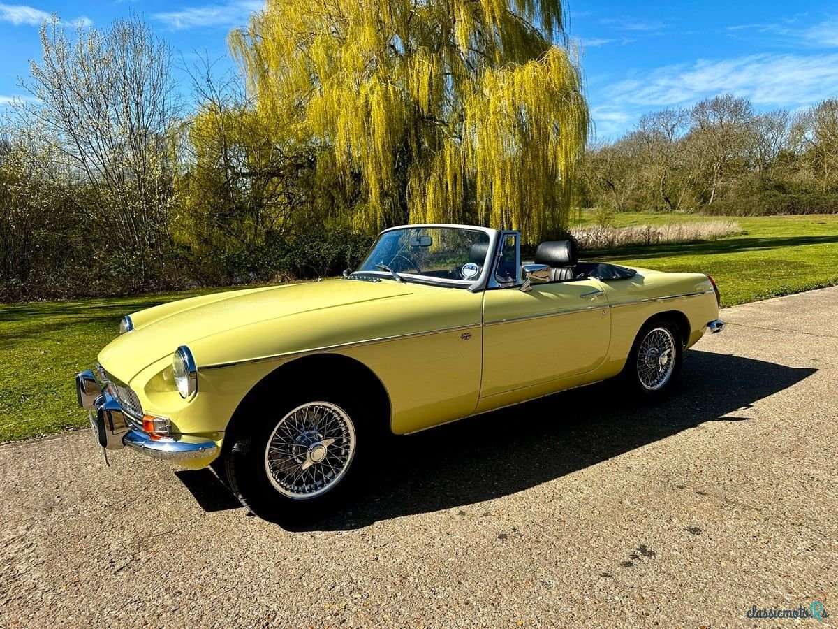 1973' MG MGB photo #1