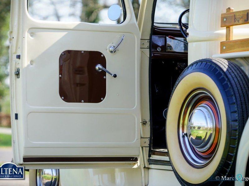 1946' Ford Ton Pick Up photo #4