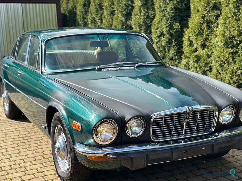 1974' Jaguar XJ photo #2