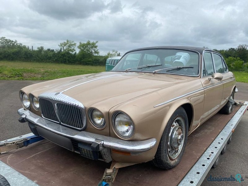 1975' Jaguar Daimler photo #1