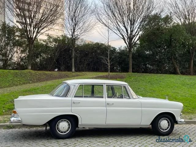 1967' Mercedes-Benz 200 photo #6