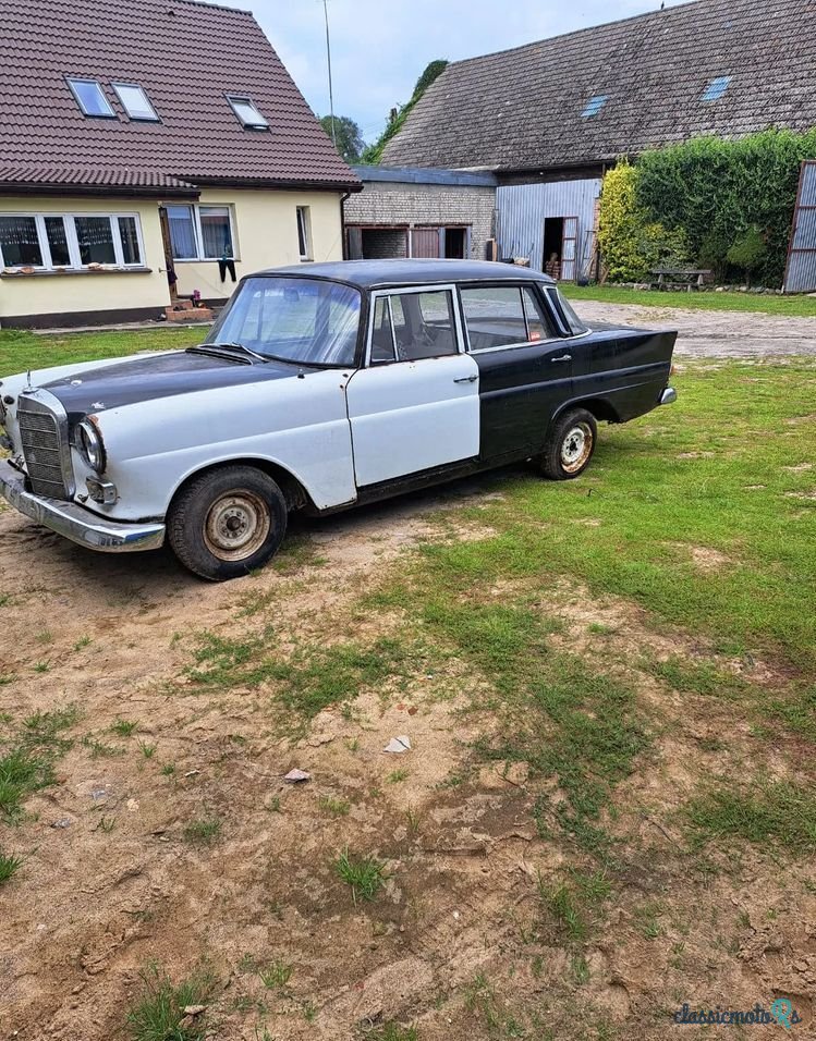 1965' Mercedes-Benz 200D W110 photo #3