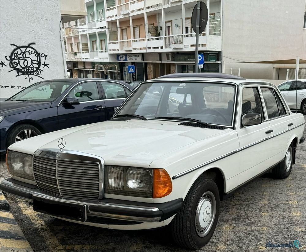 1976' Mercedes-Benz 200 photo #2
