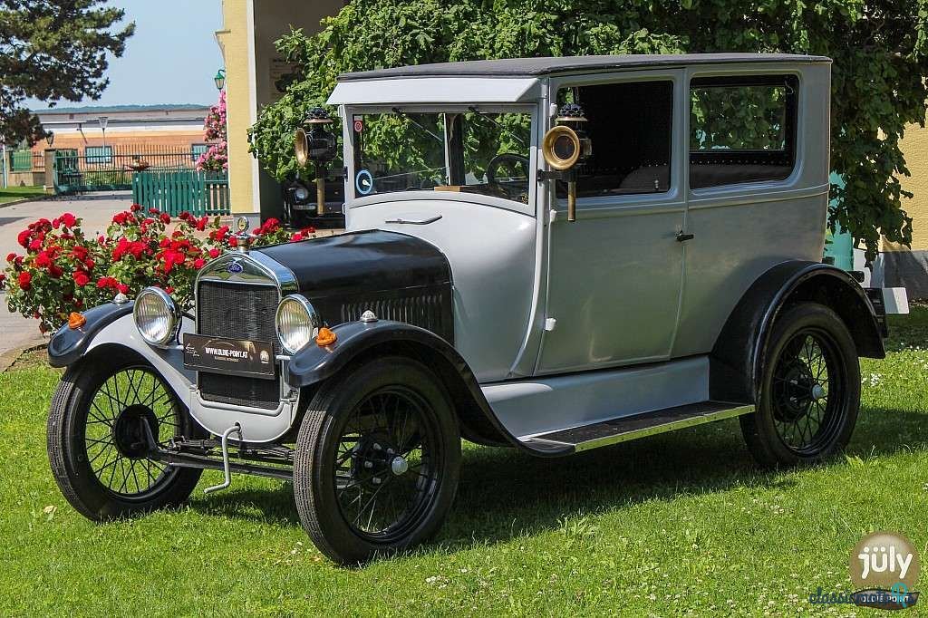1927' Ford T Tudor photo #2