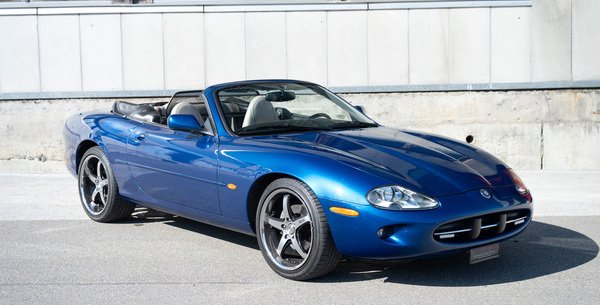Auktion Oldtimer Galerie Toffen 21.03.2026: Jaguar XKR zum Dacia-Preis zu verkaufen