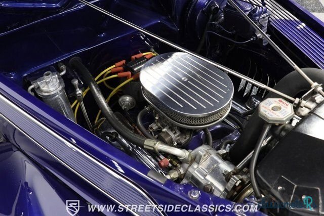 1937' Ford Deluxe photo #3